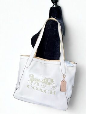 NWT Coach Embossed Horse & Carriage Leather Tote in Chalk/Vanilla Cream